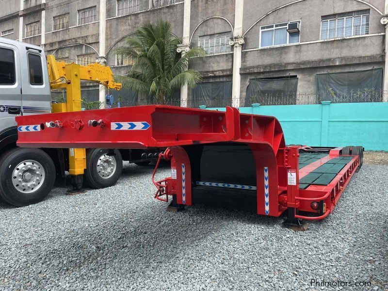 HYUNDAI LOW BED TRAILER in Philippines