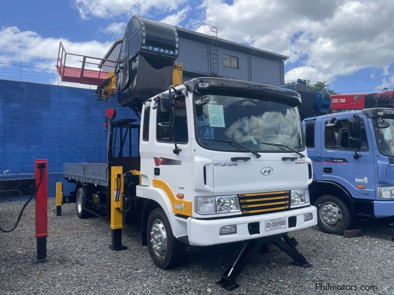 Used Hyundai BOOM TRUCK