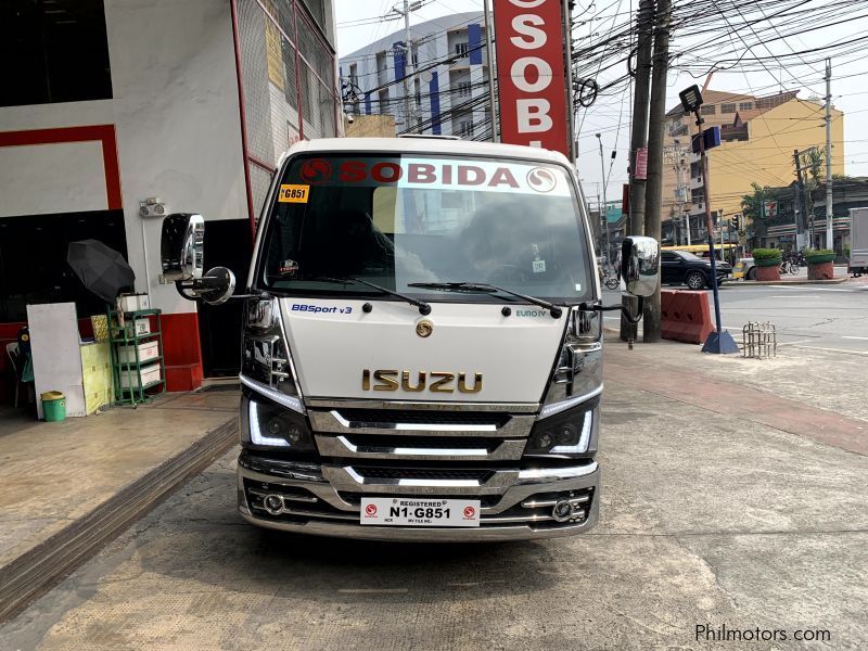 Isuzu elf nkr cab and chassis in Philippines