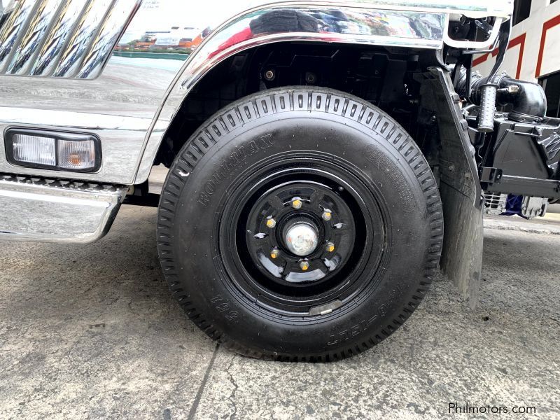 Isuzu elf nkr cab and chassis in Philippines