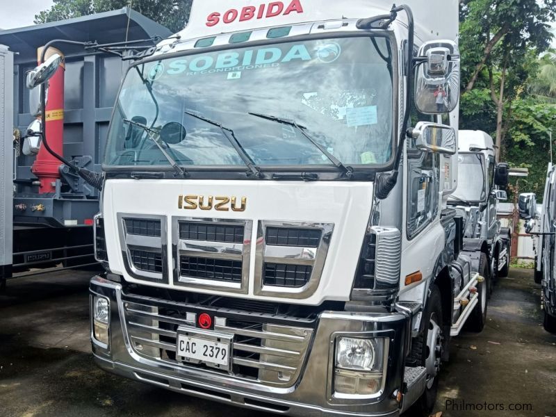 Isuzu giga exd  4x2 6-wheel surplus  tractor head truck in Philippines