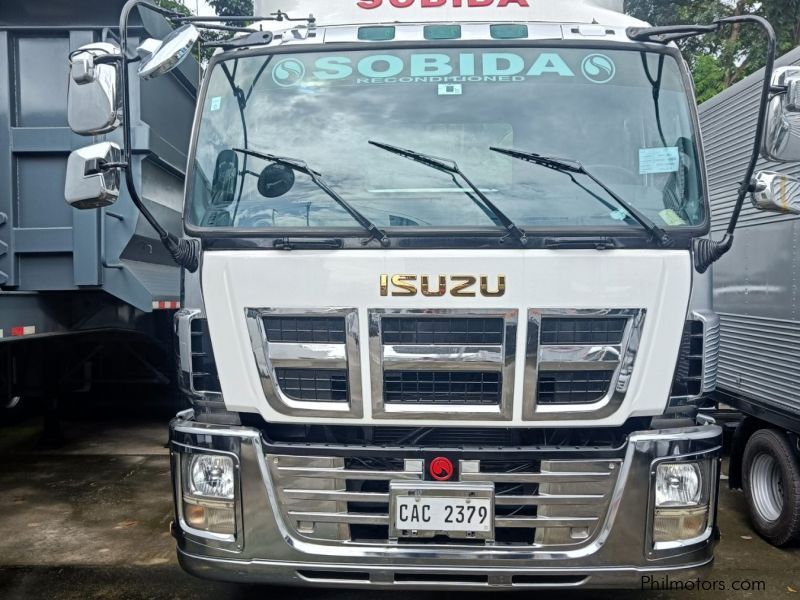 Isuzu giga exd  4x2 6-wheel surplus  tractor head truck in Philippines