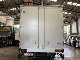 Isuzu sobida isuzu surplus aluminum wing van truck in Philippines