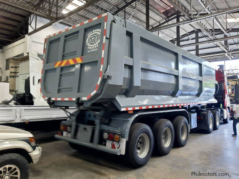 Sobida 36 cubic meter tri-axle 12-wheel new for sale shacaman sinotruk howo dongfeng faw in Philippines