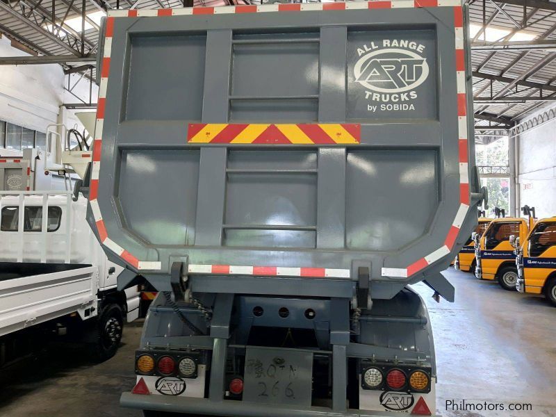 Sobida 36 cubic meter tri-axle 12-wheel new for sale shacaman sinotruk howo dongfeng faw in Philippines