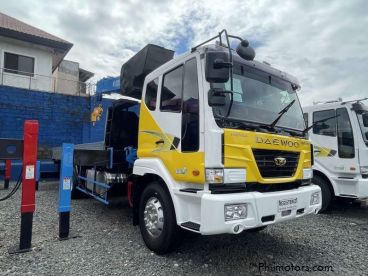 Pre-owned Daewoo 10 Tons Boom Truck/ Cargo Crane Truck for sale in