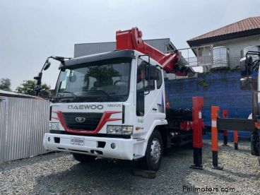 Pre-owned Daewoo MAN LIFT TRUCK for sale in
