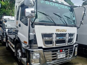 Pre-owned Isuzu giga exd  4x2 6-wheel surplus  tractor head truck for sale in