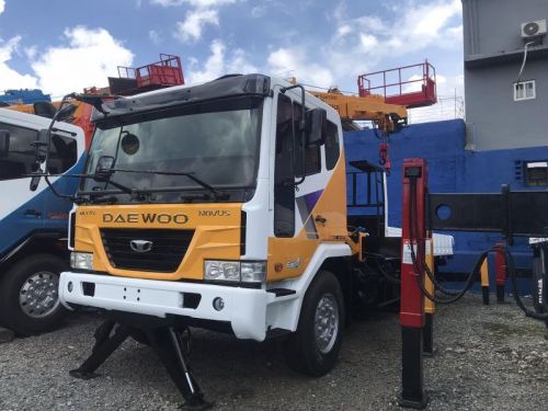 Daewoo BOOM TRUCK WITH MAN LIFT/ CARGO CRANE TRUCK in Philippines