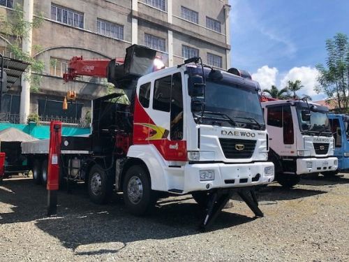 Daewoo BOOM TRUCK/ CARGO CRANE TRUCK in Philippines