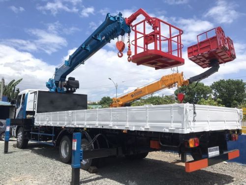 Daewoo BOOM TRUCK WITH MAN LIFT/ CARGO CRANE TRUCK in Philippines