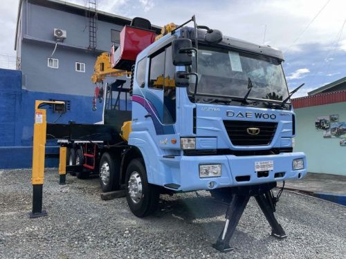 Daewoo BOOM TRUCK/ CARGO CRANE TRUCK in Philippines