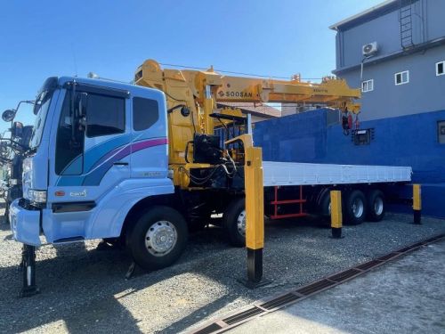 Daewoo BOOM TRUCK/ CARGO CRANE TRUCK in Philippines