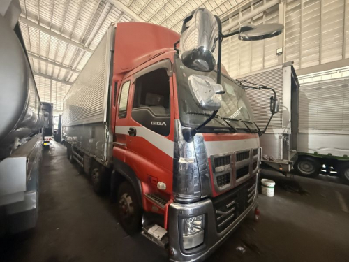 Isuzu ISUZU GIGA 12W WINGVAN 6UZ1 BUMPER LIGHT in Philippines