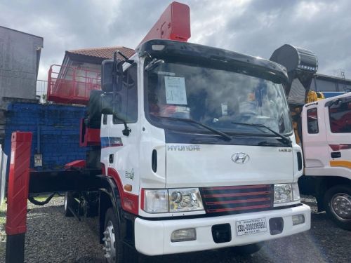 Hyundai 35 meters man lift truck in Philippines