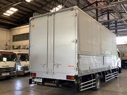 Isuzu sobida isuzu surplus aluminum wing van truck in Philippines