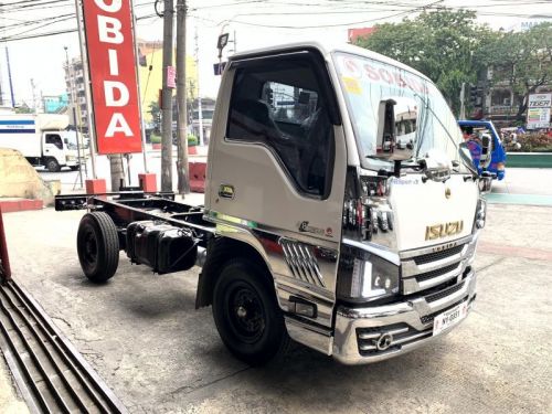 Isuzu elf nkr cab and chassis in Philippines