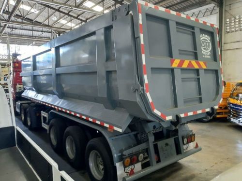 Sobida 36 cubic meter tri-axle 12-wheel new for sale shacaman sinotruk howo dongfeng faw in Philippines
