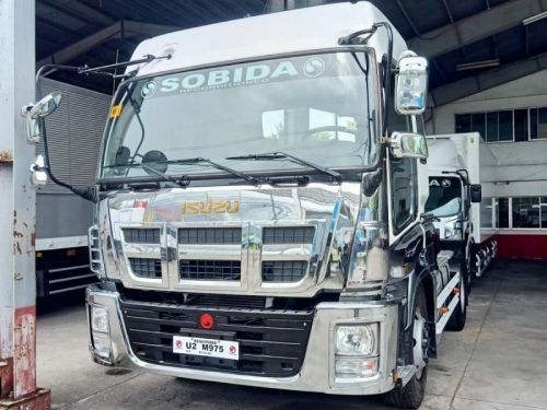 Isuzu giga sobida reconditioned surplus 4x2 6-wheeler tractor heas bb 88 series in Philippines