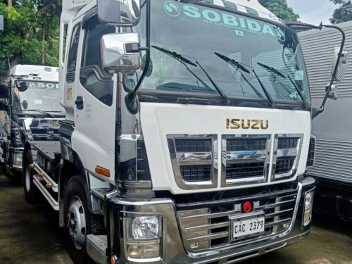 Isuzu giga exd  4x2 6-wheel surplus  tractor head truck in Philippines