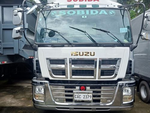 Isuzu giga exd  4x2 6-wheel surplus  tractor head truck in Philippines