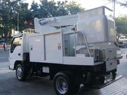 Isuzu sobida elf nhr manlifter surplus canter 300 series tornado in Philippines