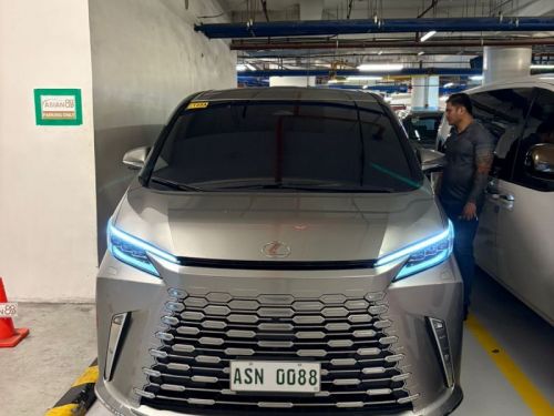 Lexus LM350h 7 seater in Philippines