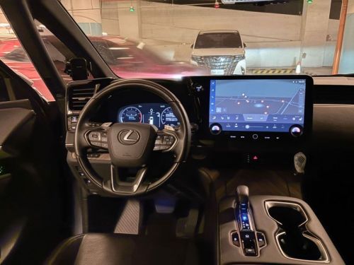 Lexus LM350h 7 seater in Philippines