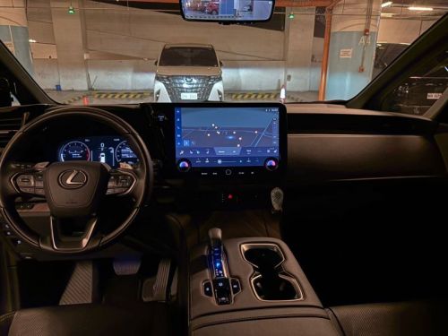 Lexus LM350h 7 seater in Philippines