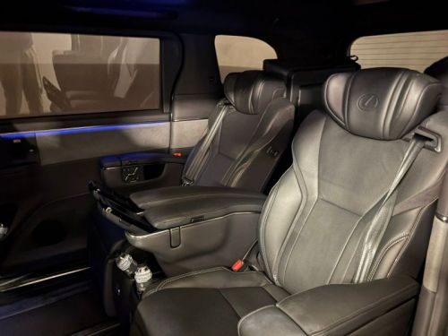 Lexus LM350h 7 seater in Philippines