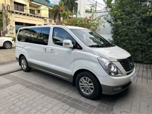 Pre-owned Hyundai GRAND STAREX GL for sale in 