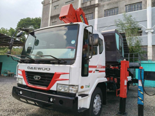 Pre-owned Daewoo MANLIFT TRUCK for sale in 